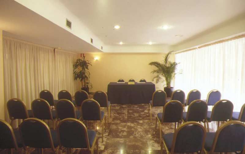 אליקאנטה Hotel Leuka מראה חיצוני תמונה